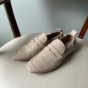 Carrano beige leather loafer style shoes